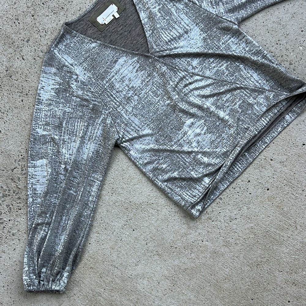 By Anthropologie Cary Dolman Sleeve Silver Faux Wrap Blouse Size Small - Picture 11 of 12
